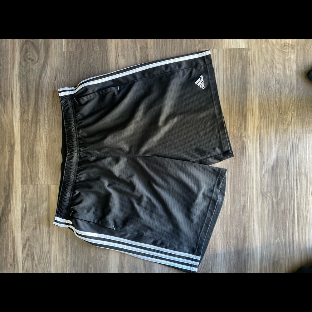 Adidas shorts sz XL